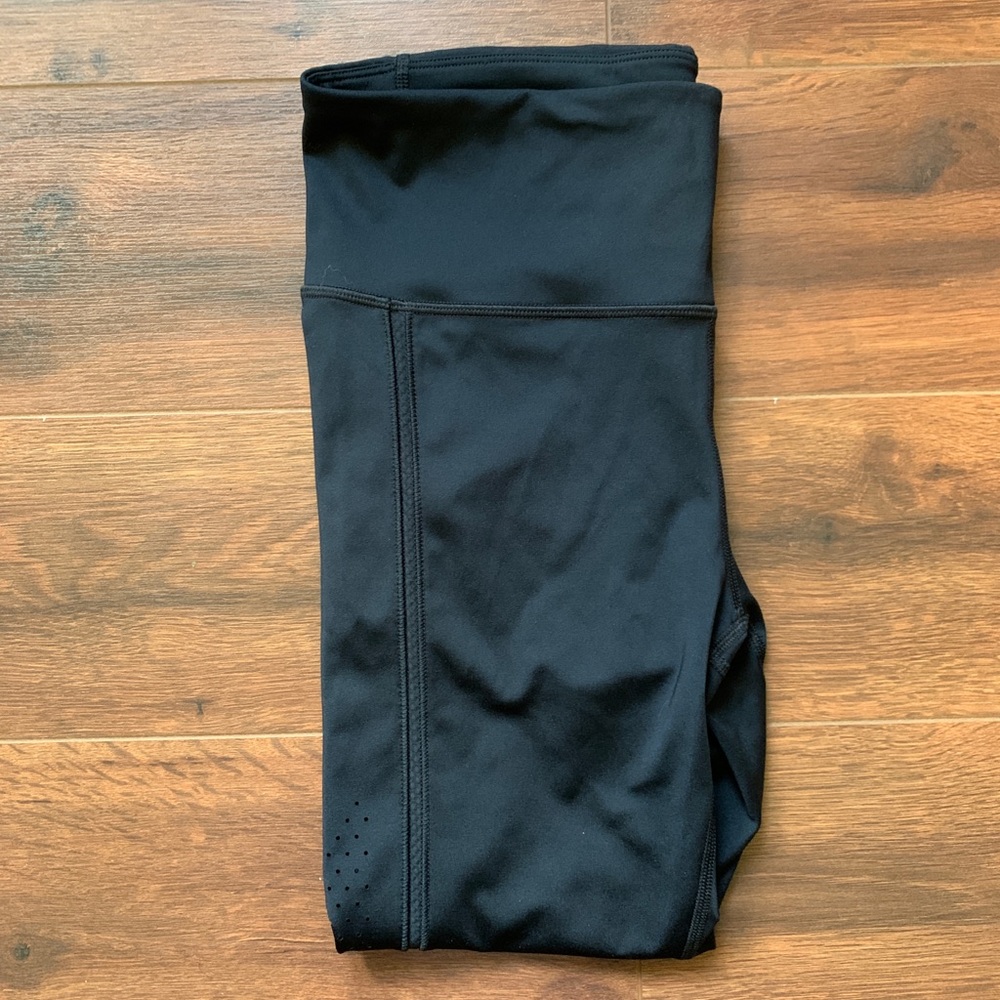 Brand New Under Armour Cropped Leggings with Side Design